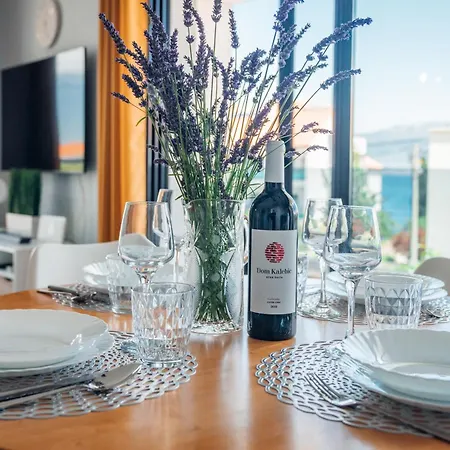 Sea Sun With 2 Bedrooms And Pool, Near Slatine