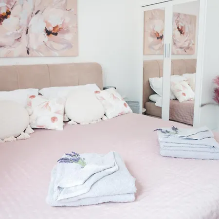 Sea Sun With 2 Bedrooms And Pool, Near Apartman *