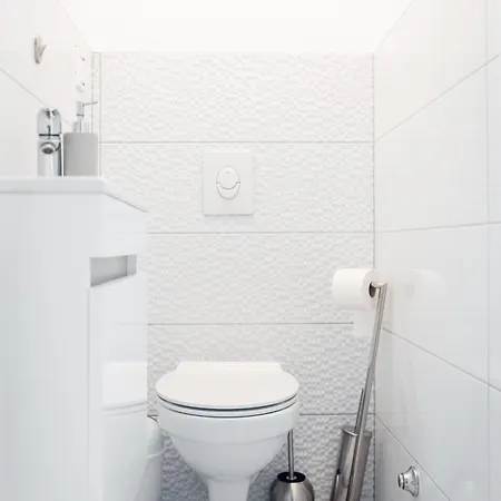 Sea Sun With 2 Bedrooms And Pool, Near Apartman Slatine