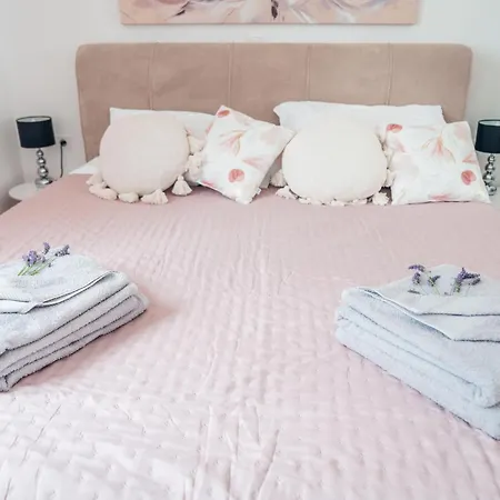Apartman Sea Sun With 2 Bedrooms And Pool, Near *