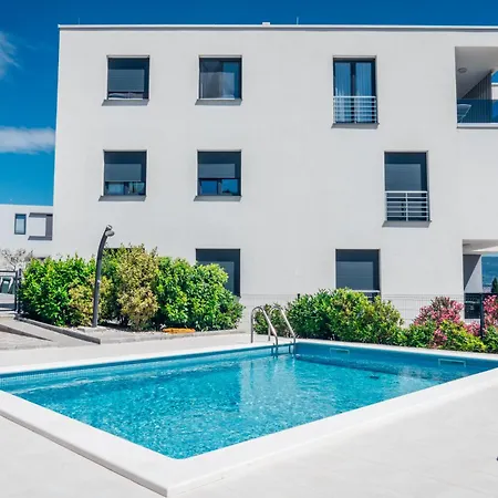 Sea Sun With 2 Bedrooms And Pool, Near *