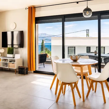 Sea Sun With 2 Bedrooms And Pool, Near Lejlighed