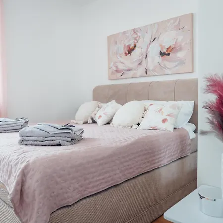 Sea Sun With 2 Bedrooms And Pool, Near Slatine