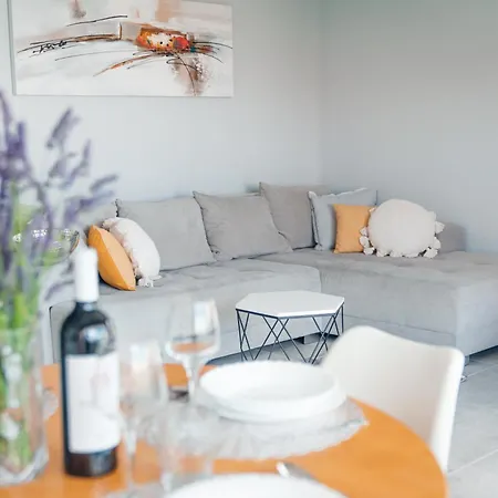 Sea Sun With 2 Bedrooms And Pool, Near