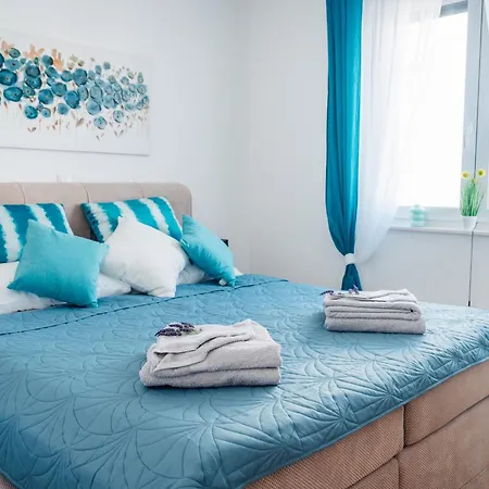Sea Sun With 2 Bedrooms And Pool, Near Apartment